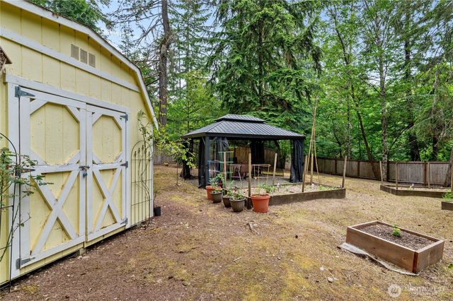 731 E Lakeshore Drive, Allyn, WA 98524
