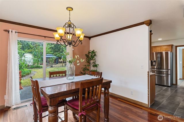 731 E Lakeshore Drive, Allyn, WA 98524