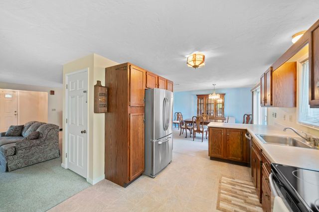 205 Comfort St 205, Bridgewater, MA 02324