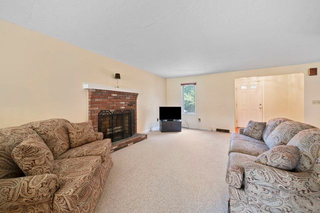 205 Comfort St 205, Bridgewater, MA 02324
