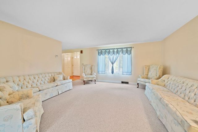 205 Comfort St 205, Bridgewater, MA 02324