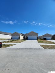 17069 Nicholas Street, Omaha, NE 68118