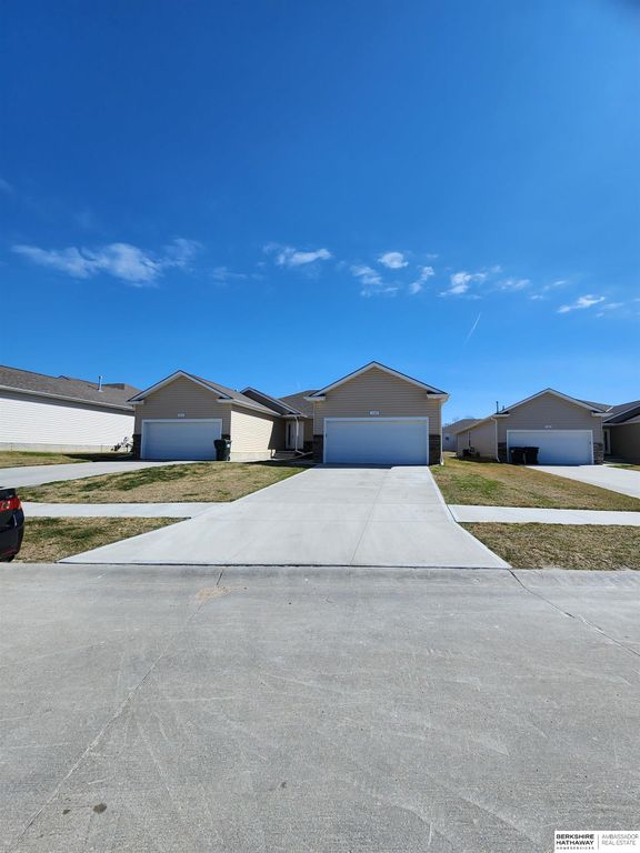 17069 Nicholas Street, Omaha, NE 68118