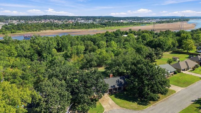 105 Saddle Rock Road, Sand Springs, OK 74063