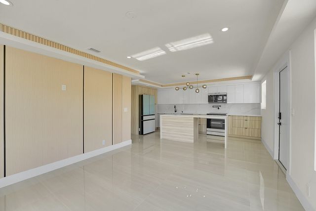 928 Market Street, West Palm Beach, FL 33401