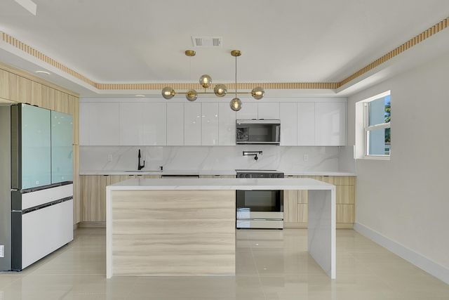 928 Market Street, West Palm Beach, FL 33401