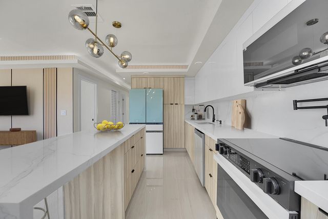 928 Market Street, West Palm Beach, FL 33401