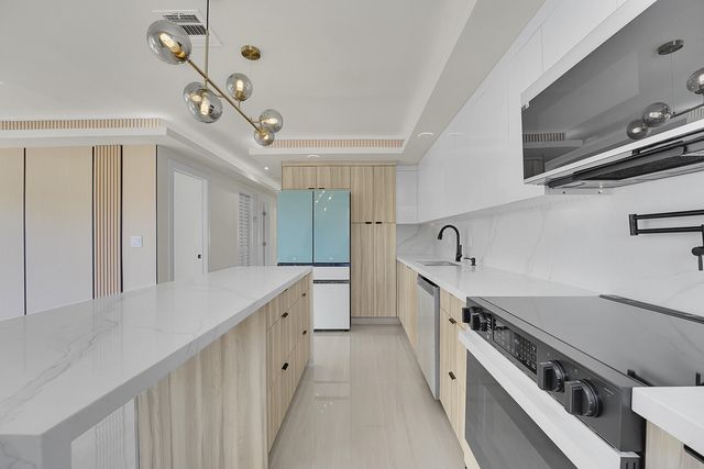 928 Market Street, West Palm Beach, FL 33401