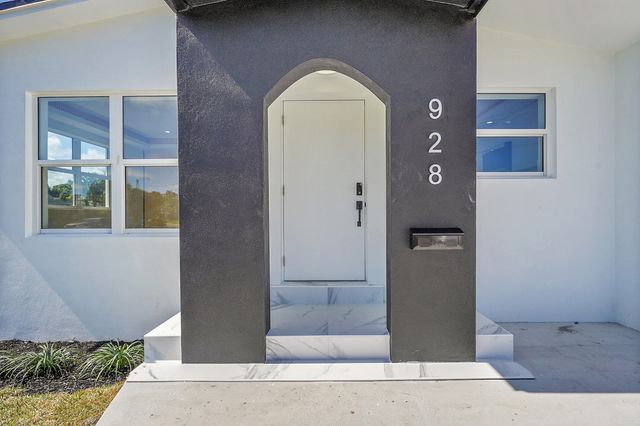 928 Market Street, West Palm Beach, FL 33401