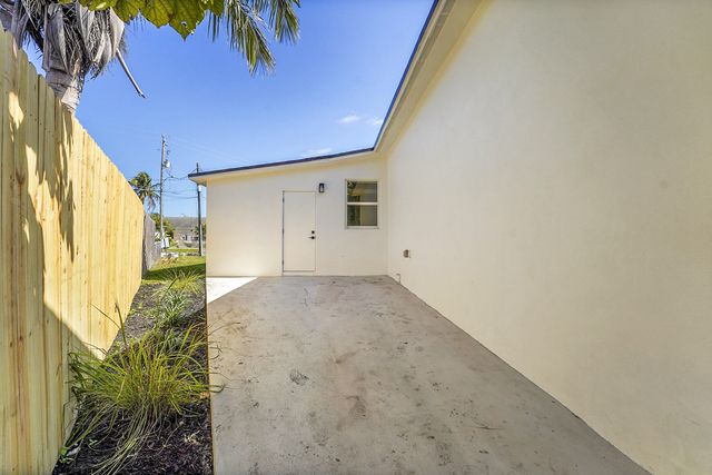 928 Market Street, West Palm Beach, FL 33401