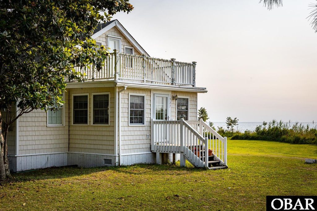 Image 11 of property listing at 1327 W Kitty Hawk Road, Kitty Hawk, NC 27949