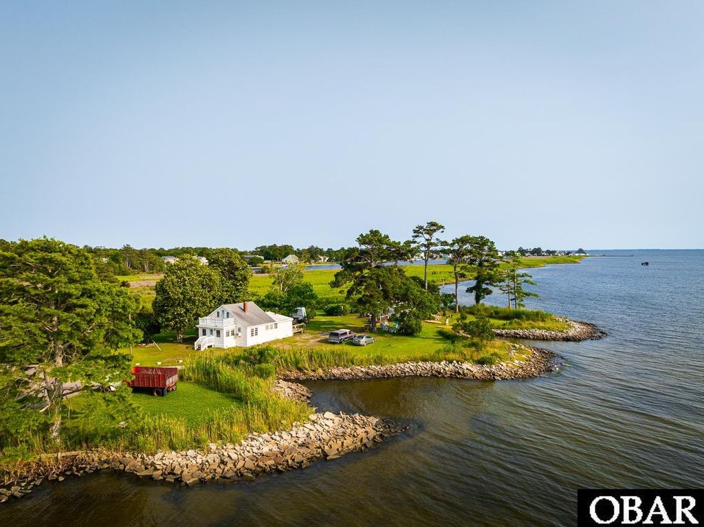 Image 15 of property listing at 1327 W Kitty Hawk Road, Kitty Hawk, NC 27949