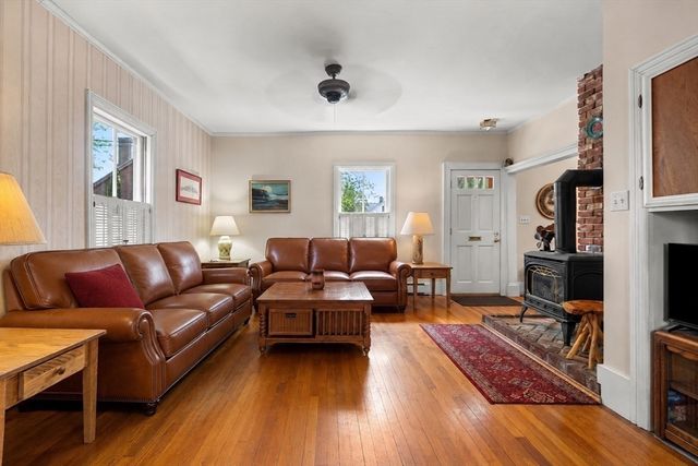 48 Carter St, Newburyport, MA 01950
