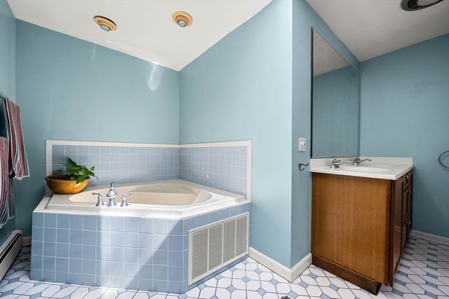48 Carter St, Newburyport, MA 01950