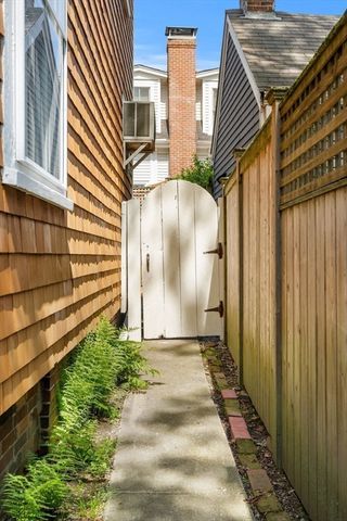 48 Carter St, Newburyport, MA 01950