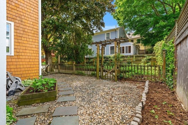 48 Carter St, Newburyport, MA 01950