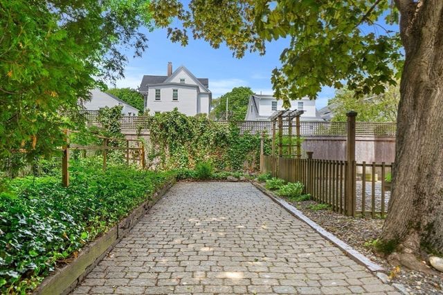 48 Carter St, Newburyport, MA 01950