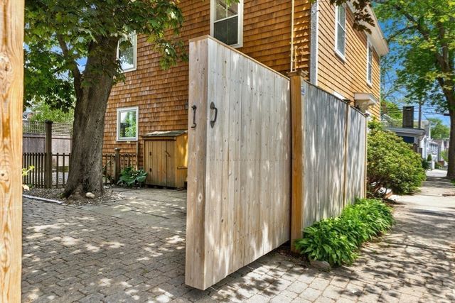 48 Carter St, Newburyport, MA 01950