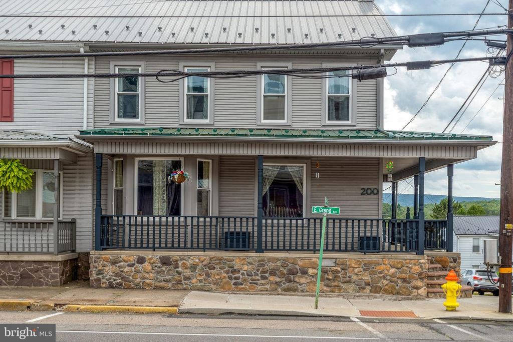 200 E GRAND AVE, Tower City, PA 17980