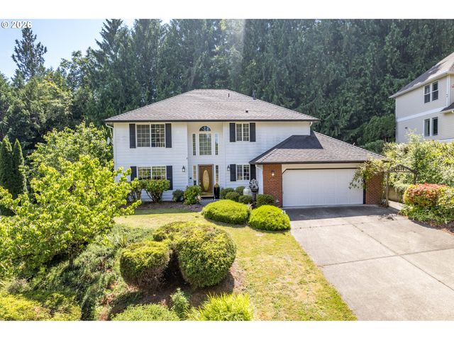 215 W ST JAMES Pl, Longview, WA 98632