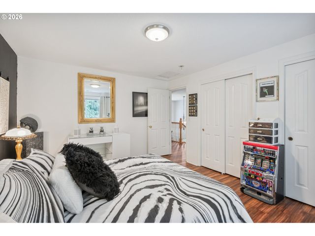 215 W ST JAMES Pl, Longview, WA 98632
