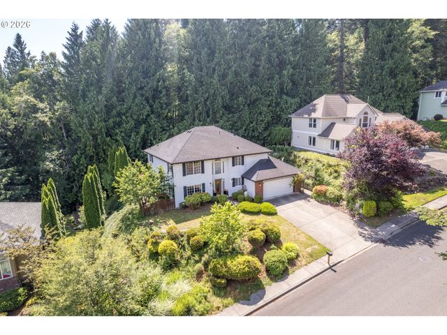 215 W ST JAMES Pl, Longview, WA 98632