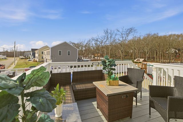 341 Courtney St, Fall River, MA 02720