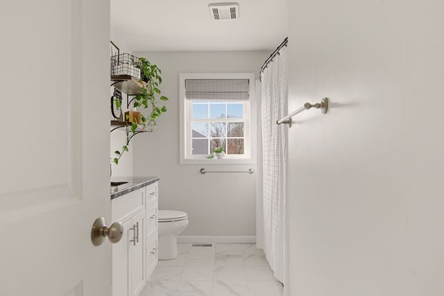 341 Courtney St, Fall River, MA 02720