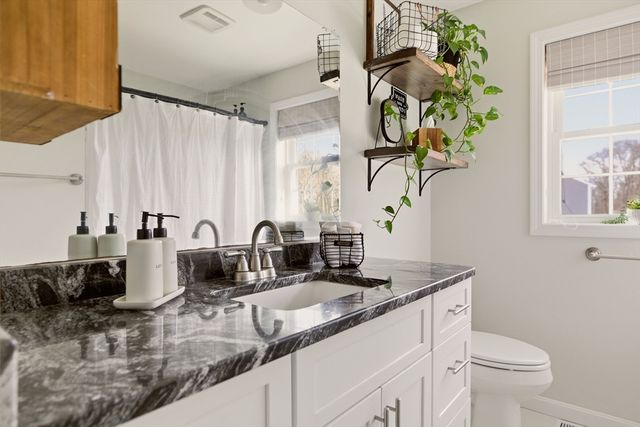 341 Courtney St, Fall River, MA 02720