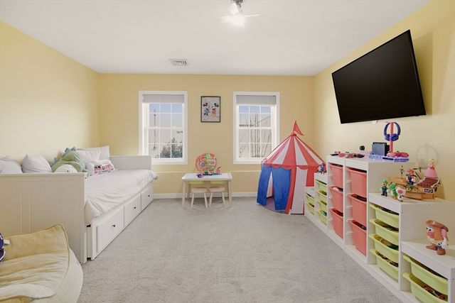 341 Courtney St, Fall River, MA 02720