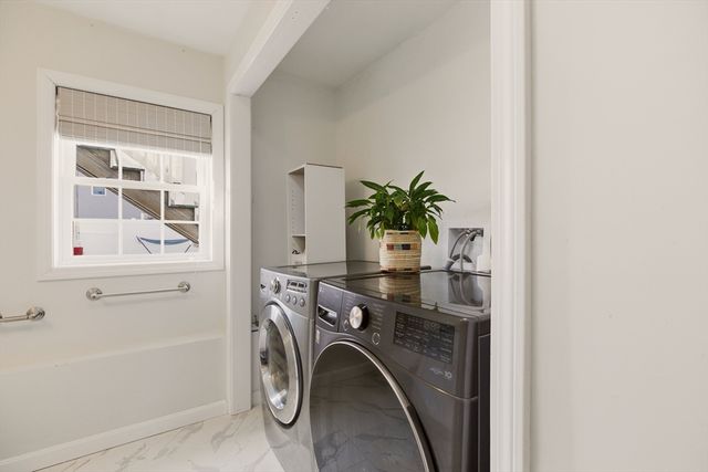 341 Courtney St, Fall River, MA 02720