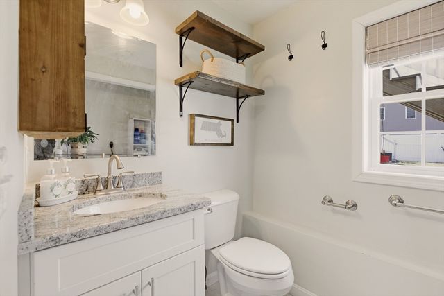 341 Courtney St, Fall River, MA 02720