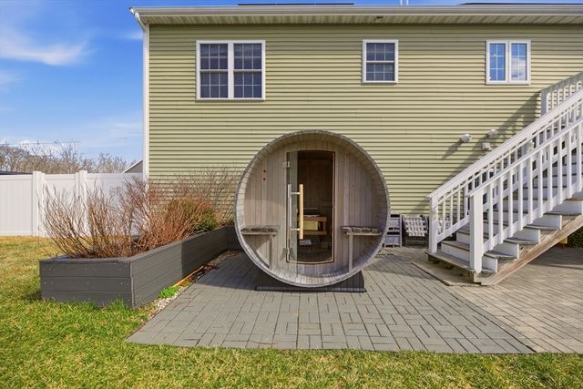 341 Courtney St, Fall River, MA 02720