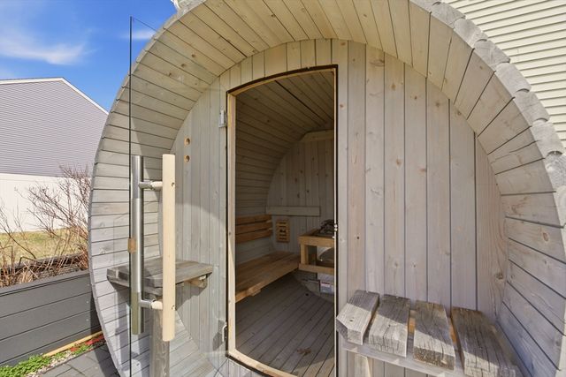 341 Courtney St, Fall River, MA 02720