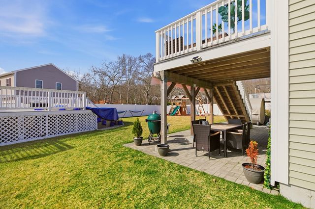 341 Courtney St, Fall River, MA 02720