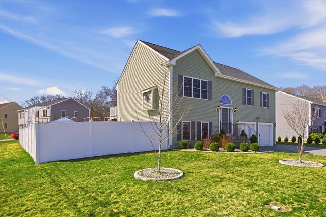 341 Courtney St, Fall River, MA 02720