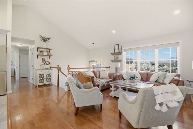 341 Courtney St, Fall River, MA 02720