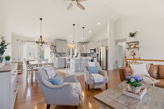 341 Courtney St, Fall River, MA 02720