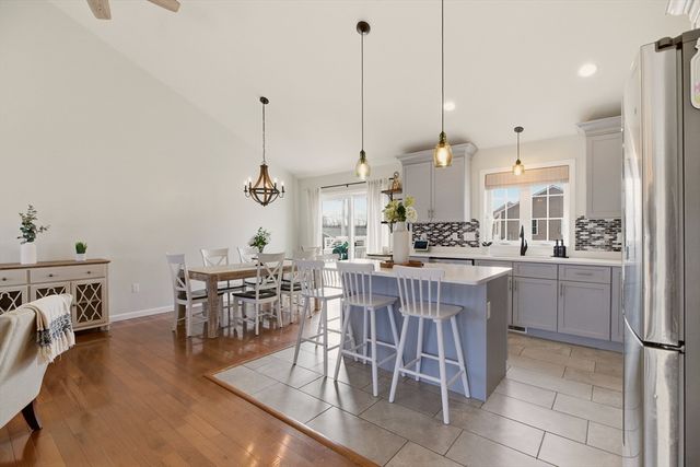 341 Courtney St, Fall River, MA 02720