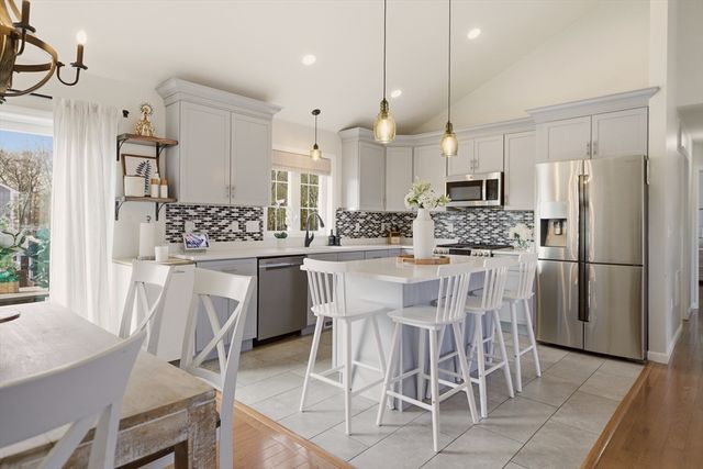 341 Courtney St, Fall River, MA 02720