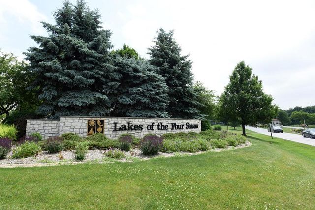 3863 Kingsway Drive, Crown Point, IN 46307