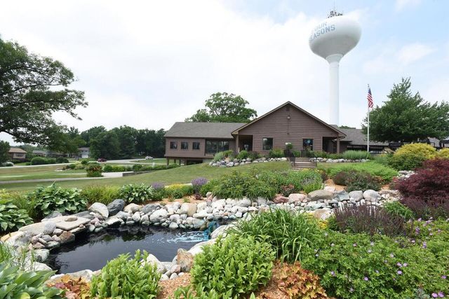 3863 Kingsway Drive, Crown Point, IN 46307