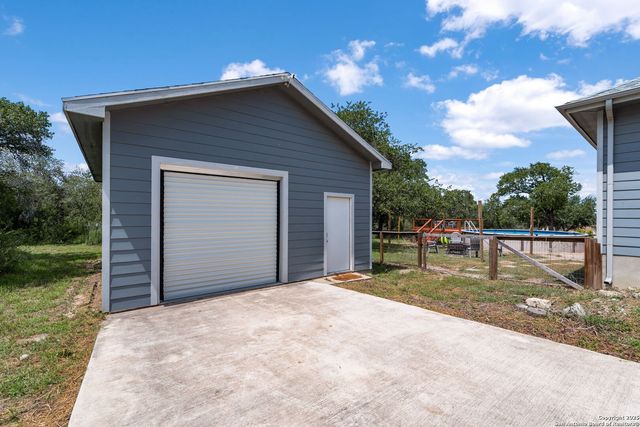 315 Log Cabin, Poteet, TX 78065