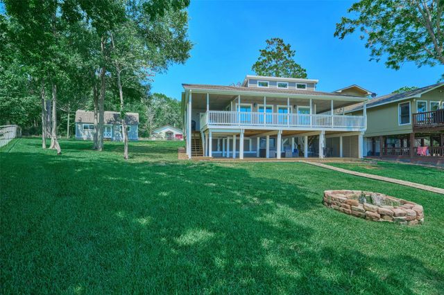 234 Lakeside Drive, Livingston, TX 77351