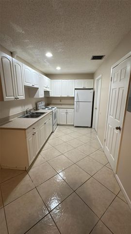 2004 S 10th St A, Fort Pierce, FL 34950