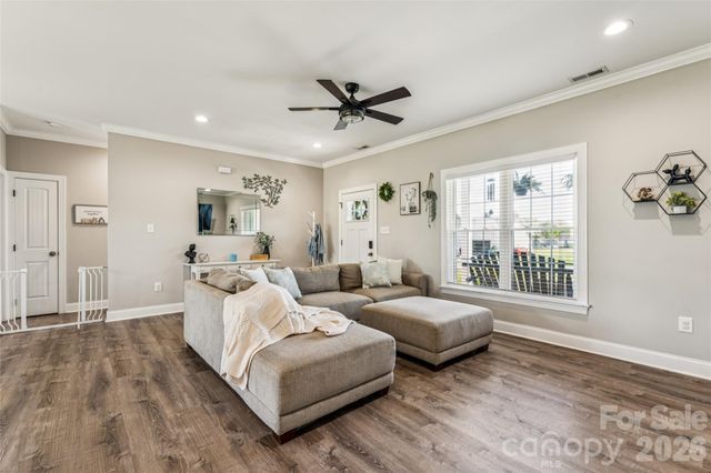 105 E Dundee Court, Statesville, NC 28625