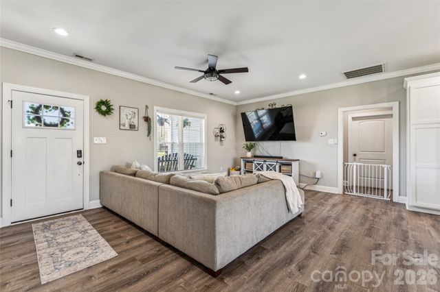 105 E Dundee Court, Statesville, NC 28625