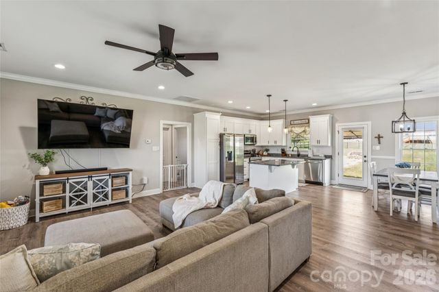 105 E Dundee Court, Statesville, NC 28625