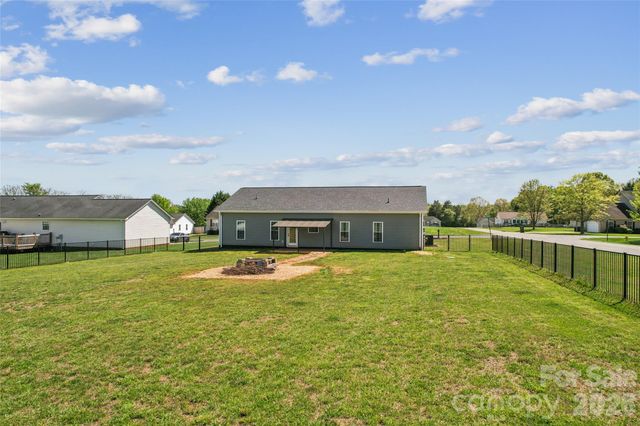 105 E Dundee Court, Statesville, NC 28625
