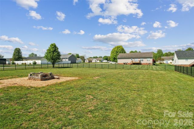 105 E Dundee Court, Statesville, NC 28625